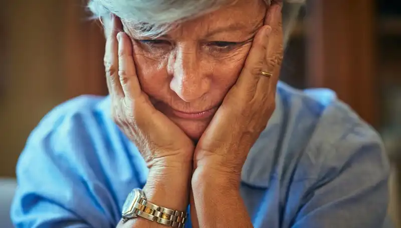 40'lı Yaşlarında Alzheimer: Erken Uyarı İşaretinin Stresle İlişkisi Nedir?