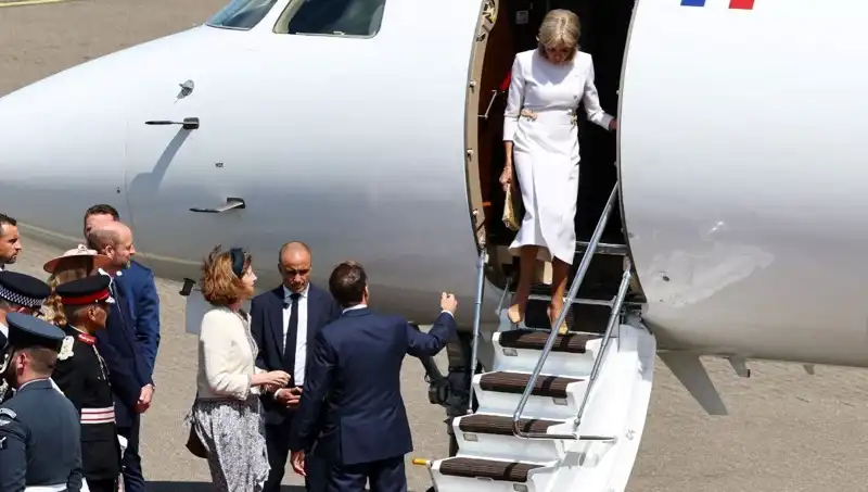 Macron çiftinde krizin eşi: Eşi elini uzattı, karşılık bulamadı!