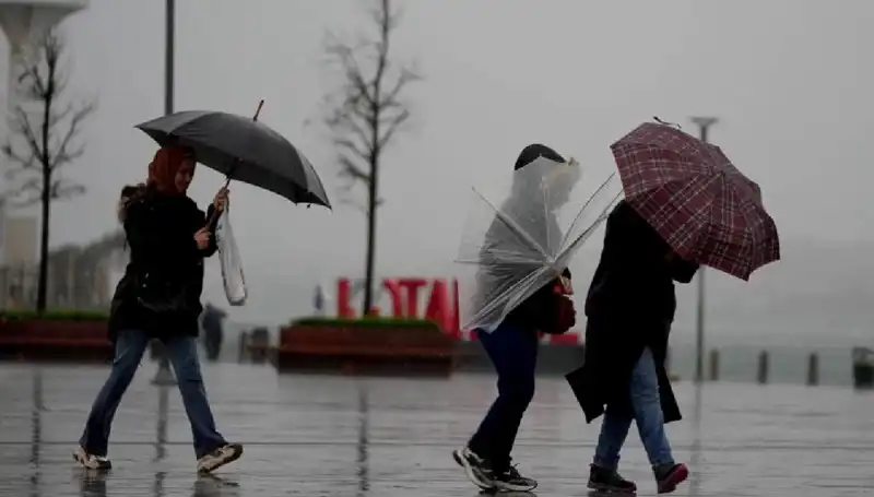 İki Bölgede Beklenen Kuvvetli Sağanak İklim Alarmı Veriyor