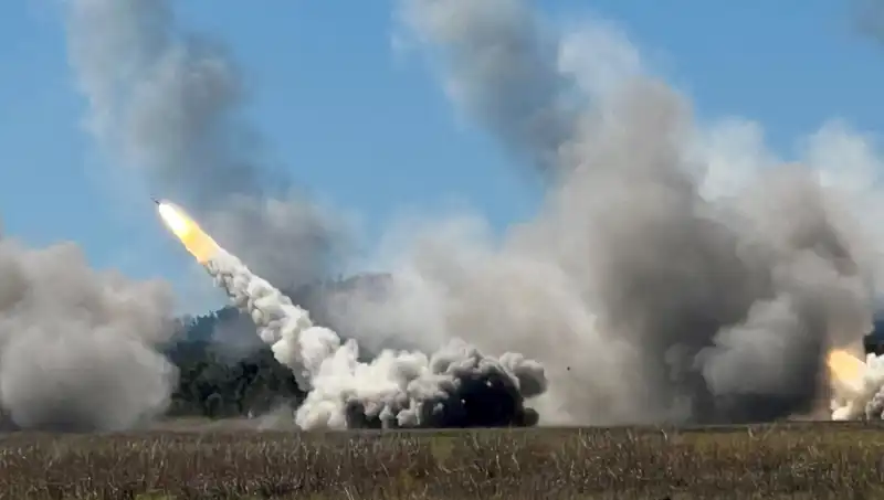 Avustralya’nın En Büyük Askeri Tatbikatında HIMARS Atışı Yapıldı