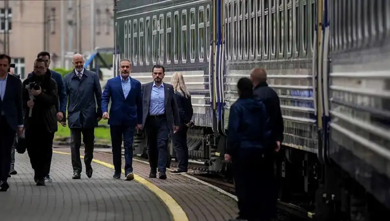 Dışişleri Bakanı Fidan, Ukrayna'da Kritik Temaslarda Bulundu
