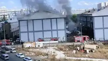 Başakşehir’de Sanayi Sitesinde Çıkan Yangın, Paniğe Neden Oldu!