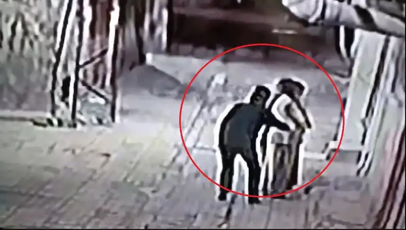 Kapkaççılara Şok Baskın: Polisler Pazarcı ve Simitçi Kılığında!