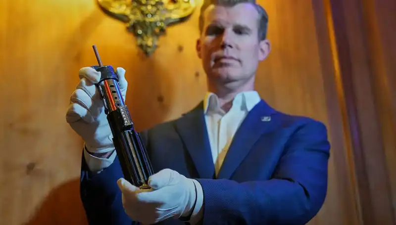 Darth Vader'ın Efsanevi Işın Kılıcı Açık Arttırmada 3.65 Milyon Dolara Satıldı!