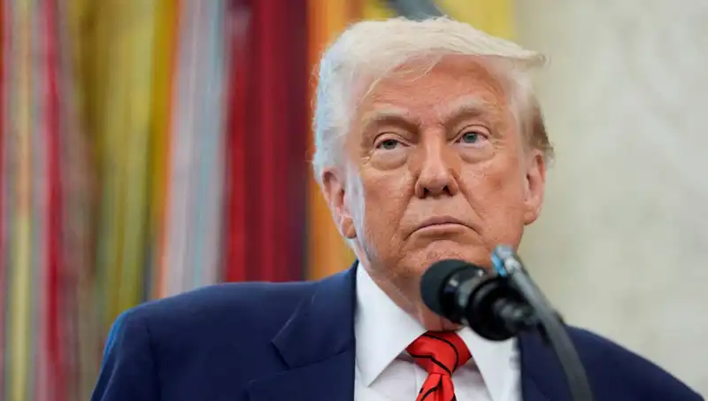 Trump'ın G7 Zirvesinden Erken Ayrılışı: Acil Beyaz Saray Toplantısı