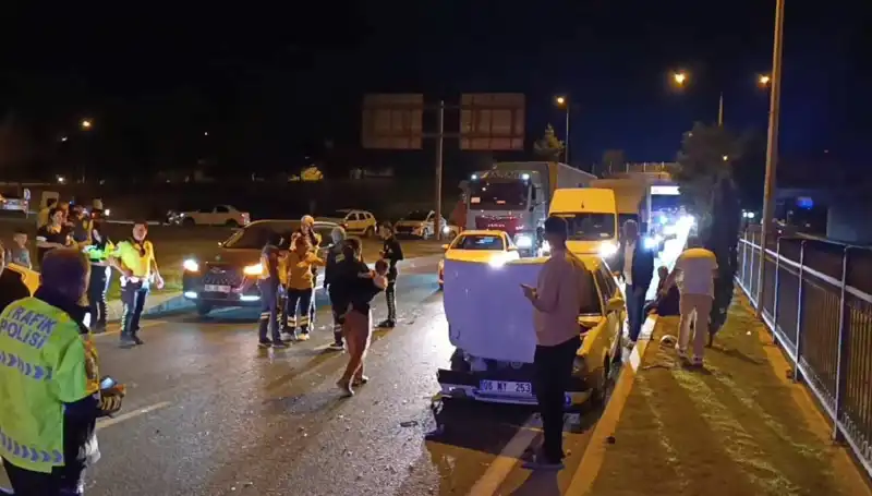 Otoyolda Kuralsız Geri Dönüş Yaparak Feci Kaza: İki Çocuk, Dört Yaralı