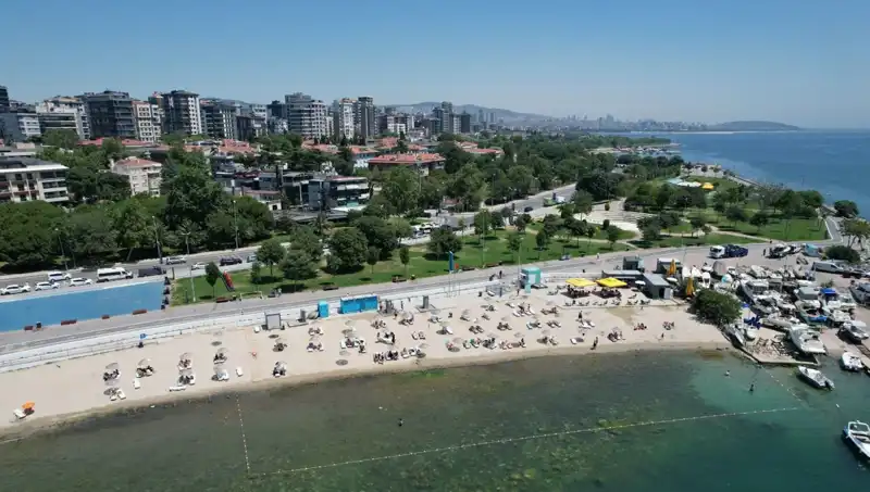 İstanbul'un Sıcak Havası: Caddebostan Sahiline Yoğun İlgi Var!