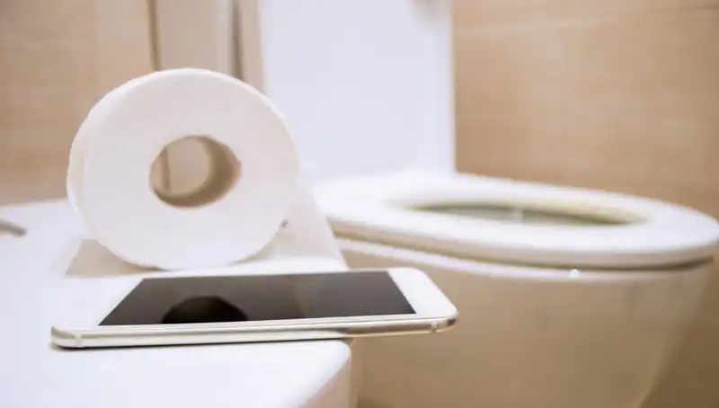 Tuvalette Akıllı Telefon Kullanımının Sağlığa Etkileri: Hemoroid Riski Artıyor!