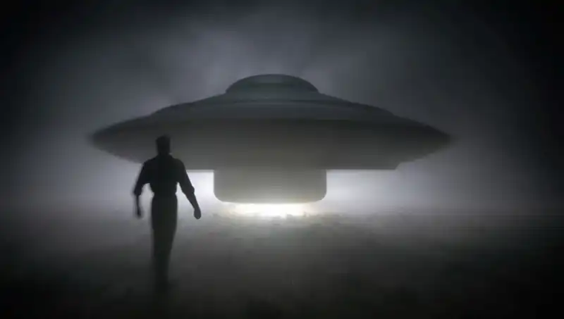 UFO Uzmanı: Uzaylılar İnsanları Hedef Alıyor mu?