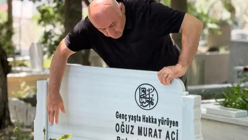 Aci Ailesinin Hüzünlü Babalar Günü: Kaybetmenin Gölgesinde Bir Anma