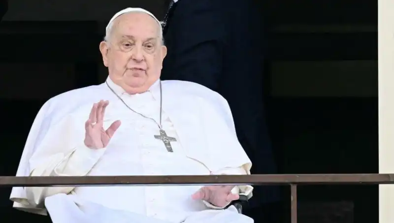 Papa Francis İlk Kez Hastaneden Çıktı: Sağlığıyla İlgili İyimserlik Artıyor