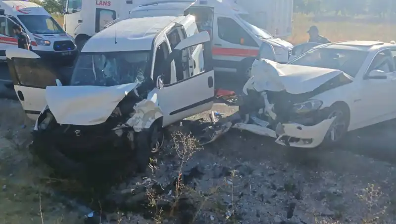 Nevşehir'de Trafik Kazası: 14 Yaralı, Kaza Nedenleri Araştırılıyor