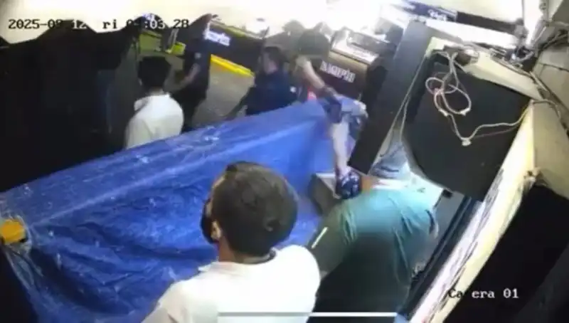 Ortaköy’de Gecenin Karanlığında Tekme Tokat Kavga: Olay Anbean Kamerada
