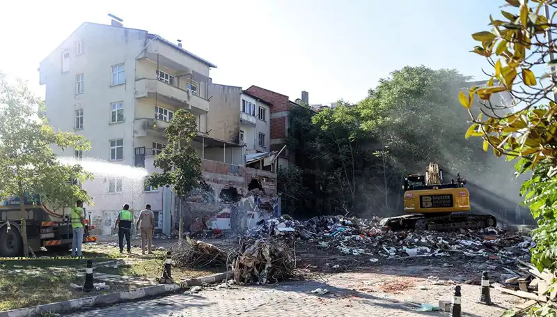 Sındırgı'da Deprem Artçılarının Şiddeti Endişe Veriyor