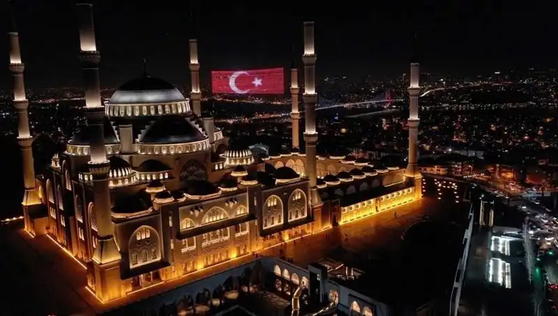 Kuraklık, Afetler ve Şehitler için Bu Akşam Toplu Dua Etme Zamanı