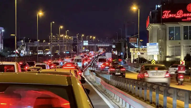 Yenibosna Metrobüs Yaya Üst Geçidi, Güvenlik ve Konfor İçin Yeniden Yapılıyor