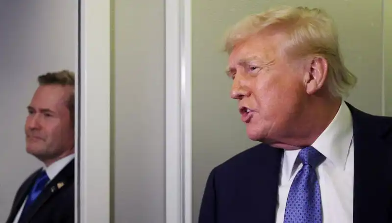 Trump'ın Görevden Alma Kararı: Mike Waltz'ın Sızdırdığı Planlar