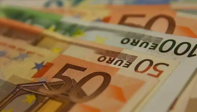Euro'nun Zirvedeki Tırmanışı Son Buldu: Ekonomik Gelişmeler Neler?