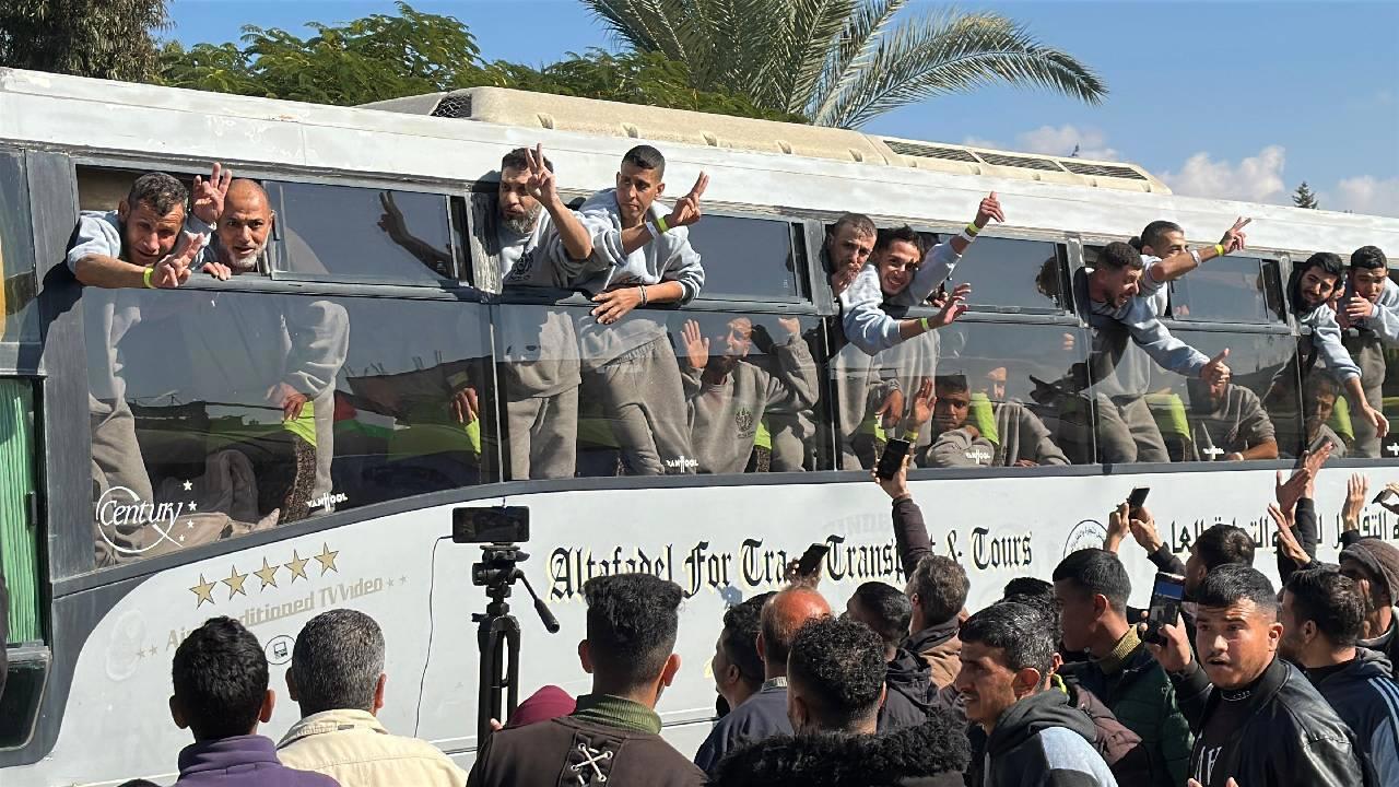 İsrail ile Hamas arasında gerçekleşen rehine takasında 183 Filistinli serbest bırakıldı.
