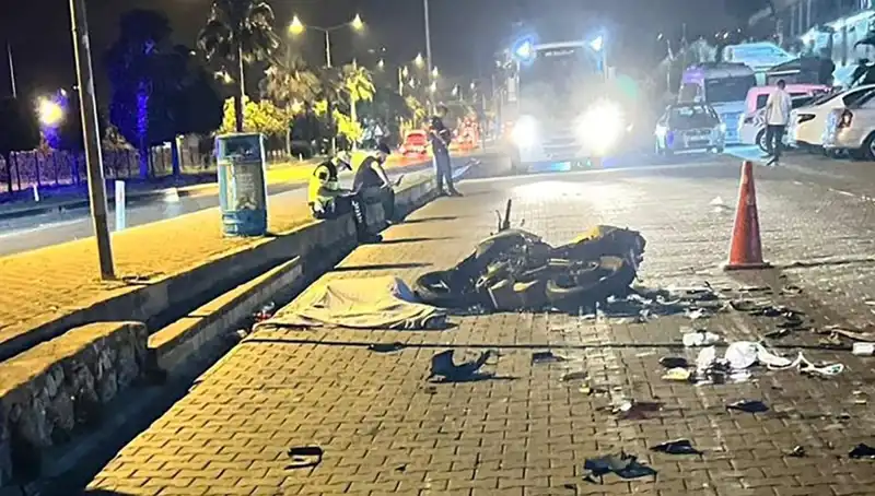 Alanya'da Faciaya Neden Olan Motosiklet Kazası: Gözler Olay Yerinde!
