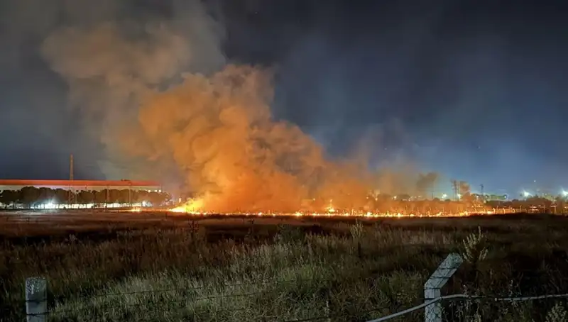 İzmir'de Gece Yarısı Patlayan Yangın, Şehirde Korku Dolu Anlar Yaşattı!