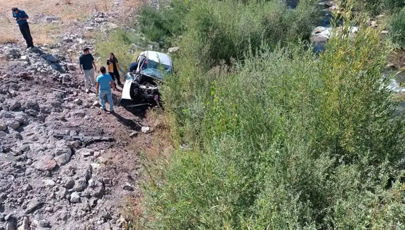 Sivas'ta Dere Yatağına Uçan Otomobilde Korkunç Kaza: İki Kişi Hayatını Kaybetti