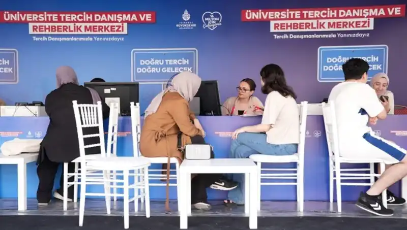 İstanbul’da Öğrencilere Yönelik İBB Tercih Danışma ve Rehberlik Merkezleri Açıldı