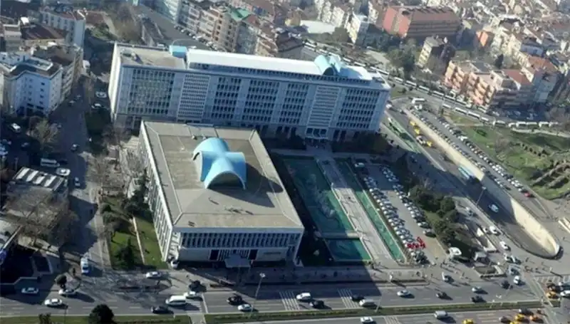 İBB Soruşturmasında Enderun WhatsApp Grubundaki Mesajlar Neden İnceleniyor?