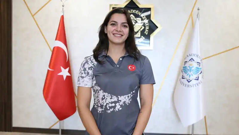 Altın Madalya Kazanan Esra'nın Hedefi Dünya Şampiyonluğu: Zorluklar ve Motivasyon