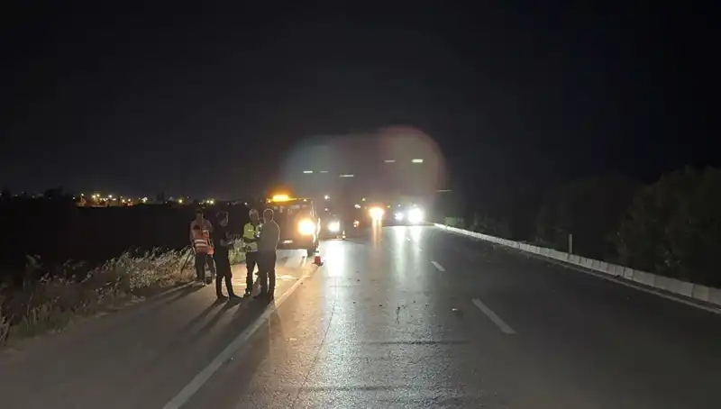 Adana'da Üç Araçlı Zincirleme Trafik Kazası: Yaralılar ve Yoğun Trafik