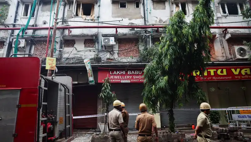 Hindistan'da Otel Yangını: 15 Kişi Hayatını Kaybetti