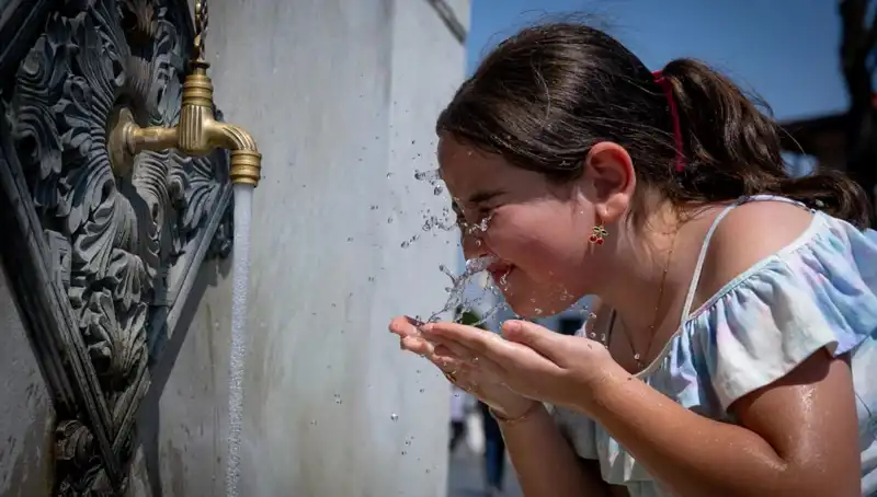 Türkiye'de 16 Şehirde Sıcaklık 40 Dereceyi Aştı: Dikkat Edilmesi Gerekenler