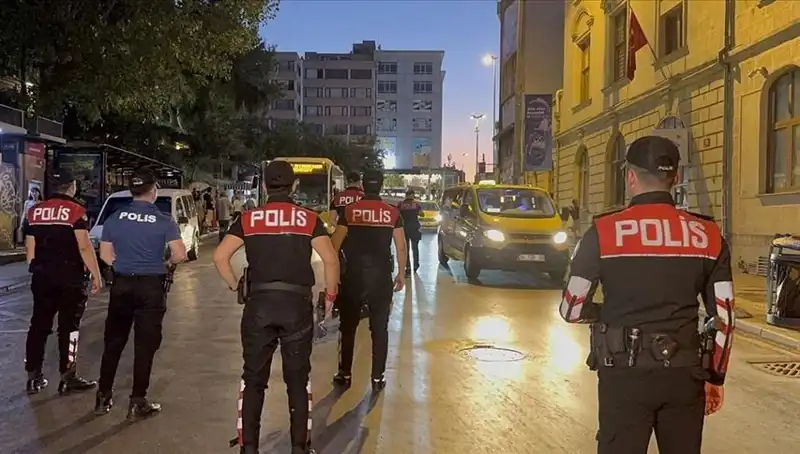 İstanbul'da Asayiş Operasyonu: 4 Saat İçinde Yüzlerce Gözaltı Alındı