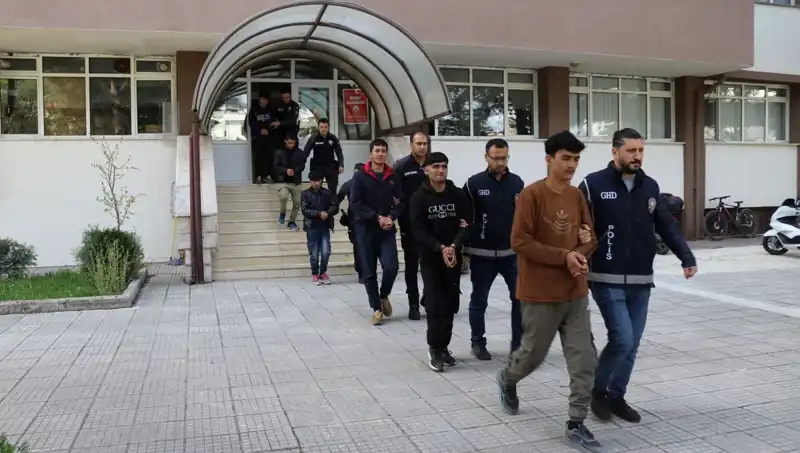 Düzensiz Göçmen Operasyonu: İki İlde 21 Yakalama Gerçekleşti