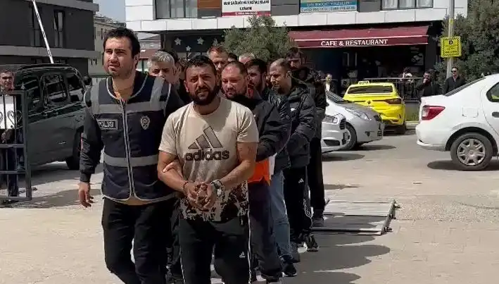 Edirne’de Eş Zamanlı Operasyon: 7 Firari Suçlu Yakalandı!