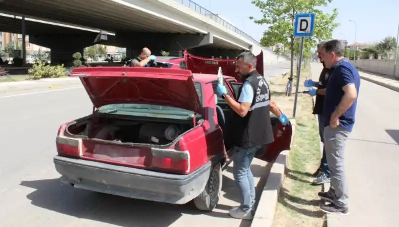 Çalıntı Araçta Yakıt Bitti, Hırsız Hızla Yeni Araca Yöneldi!