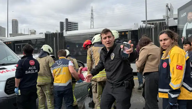 Metrobüs Kazası Sonrası İstanbul'da Seferler Durduruldu: Can Kaybı ve Yaralılar Var