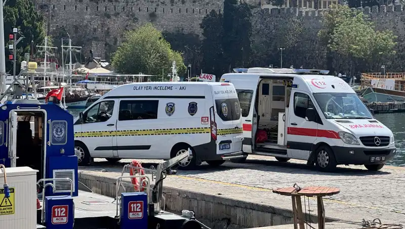 Antalya Plajında Gizemli Olay: Denizde Erkek Cesedi Bulundu!