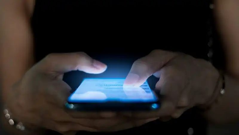 Narsisizm Belirtileri: Telefon Kullanım Alışkanlıkları Üzerine Şaşırtıcı Bulgular