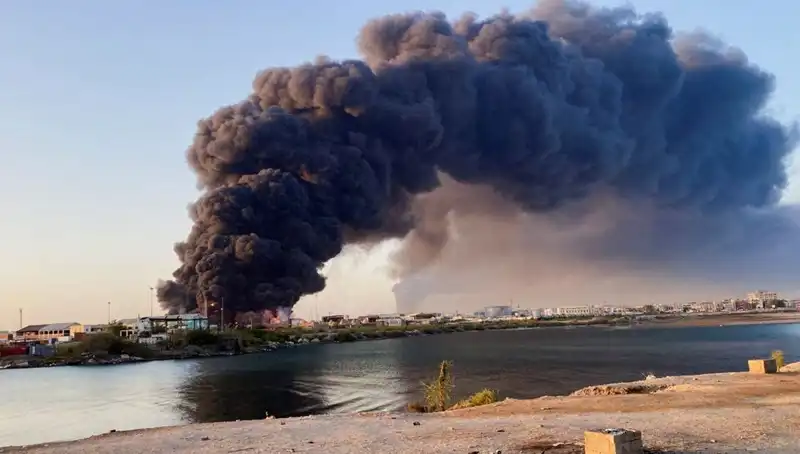 Port Sudan'da Şok Edici Patlamalar: Havalimanı ve Ordu Üssü Vuruldu