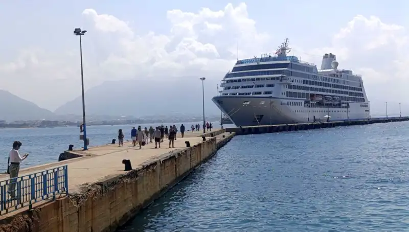 Alanya, ABD'li Turistlerin Kruvaziyerle Gelmesiyle Canlandı!